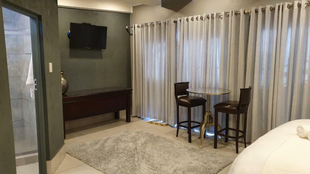 Izimbali Lodge And Restaurant Ермело Екстериор снимка
